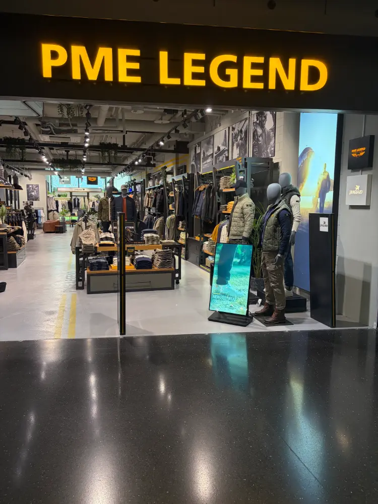 Digitaler Kundenstopper bei PME Legend im Sihlcity Zürich